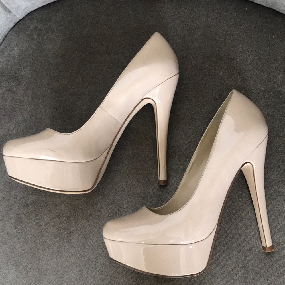 Nude Pumps